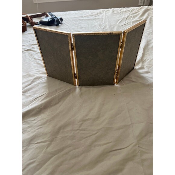 Vintage tri fold picture frame - Picture 3 of 3